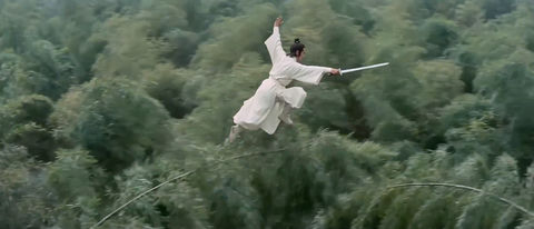 幽深竹林中的白衣侠客